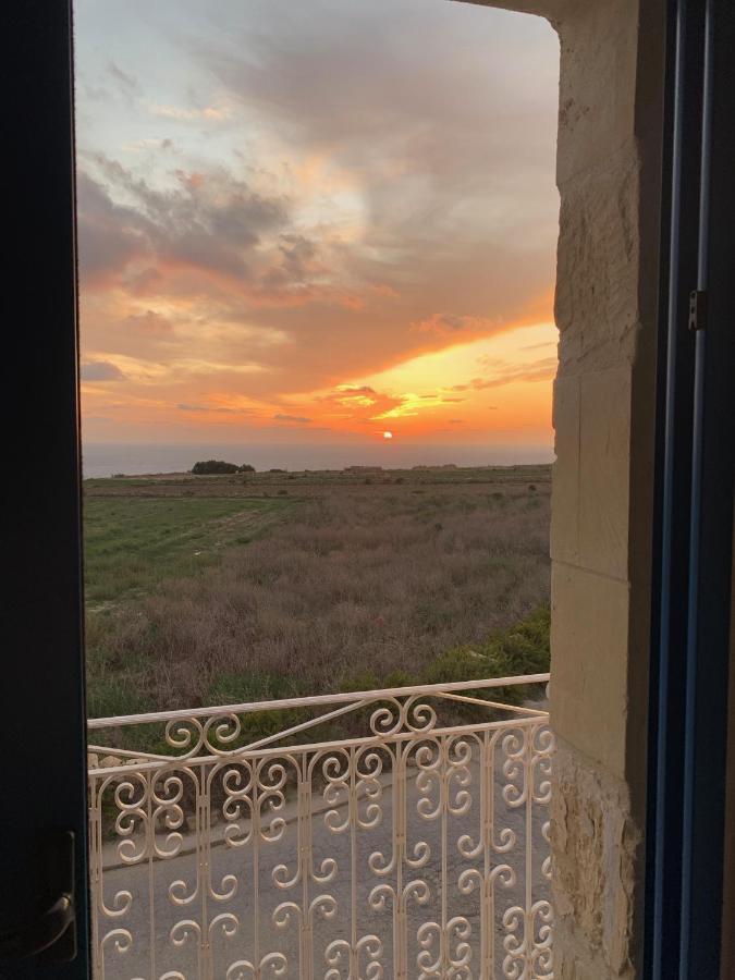 Fiftyfour West Boutique Living Bed and Breakfast Għarb Eksteriør billede