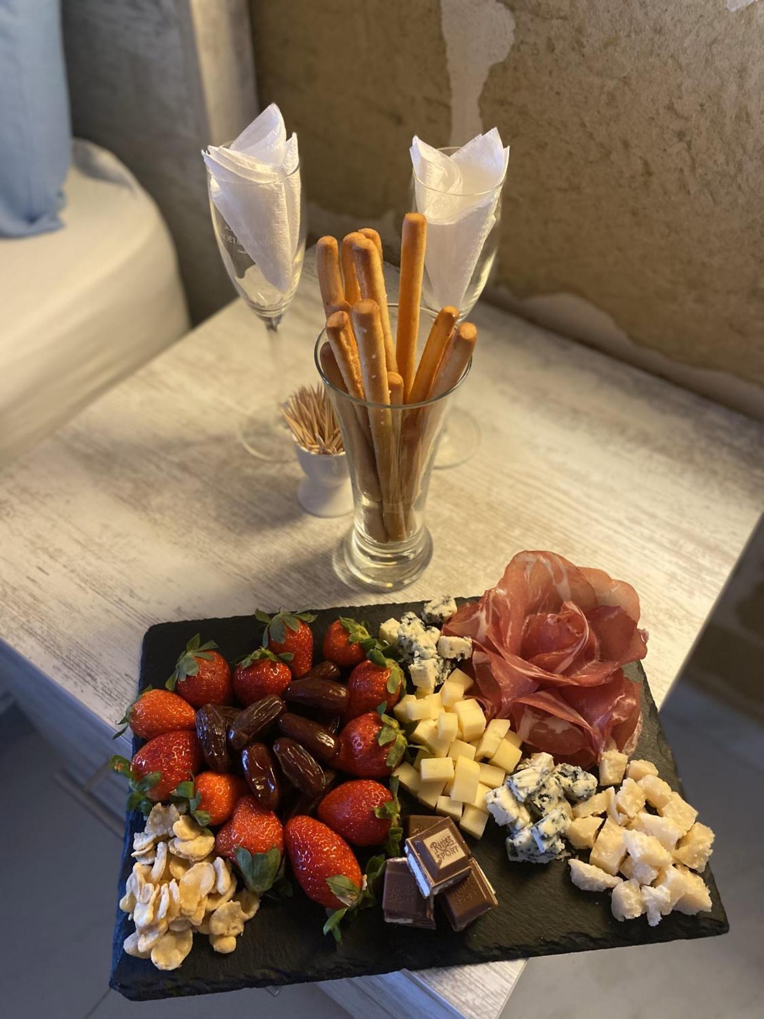 Fiftyfour West Boutique Living Bed and Breakfast Għarb Eksteriør billede