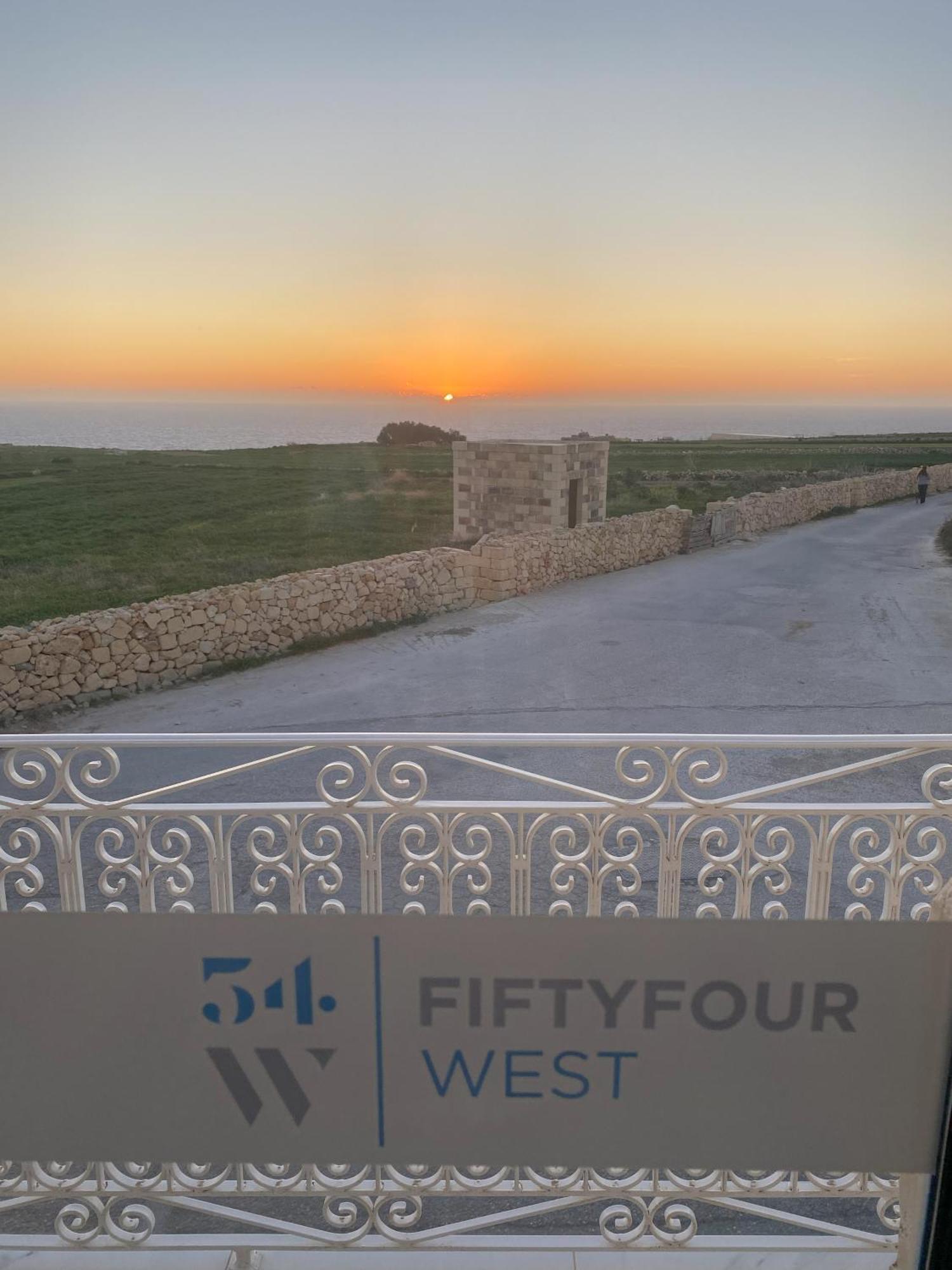 Fiftyfour West Boutique Living Bed and Breakfast Għarb Eksteriør billede