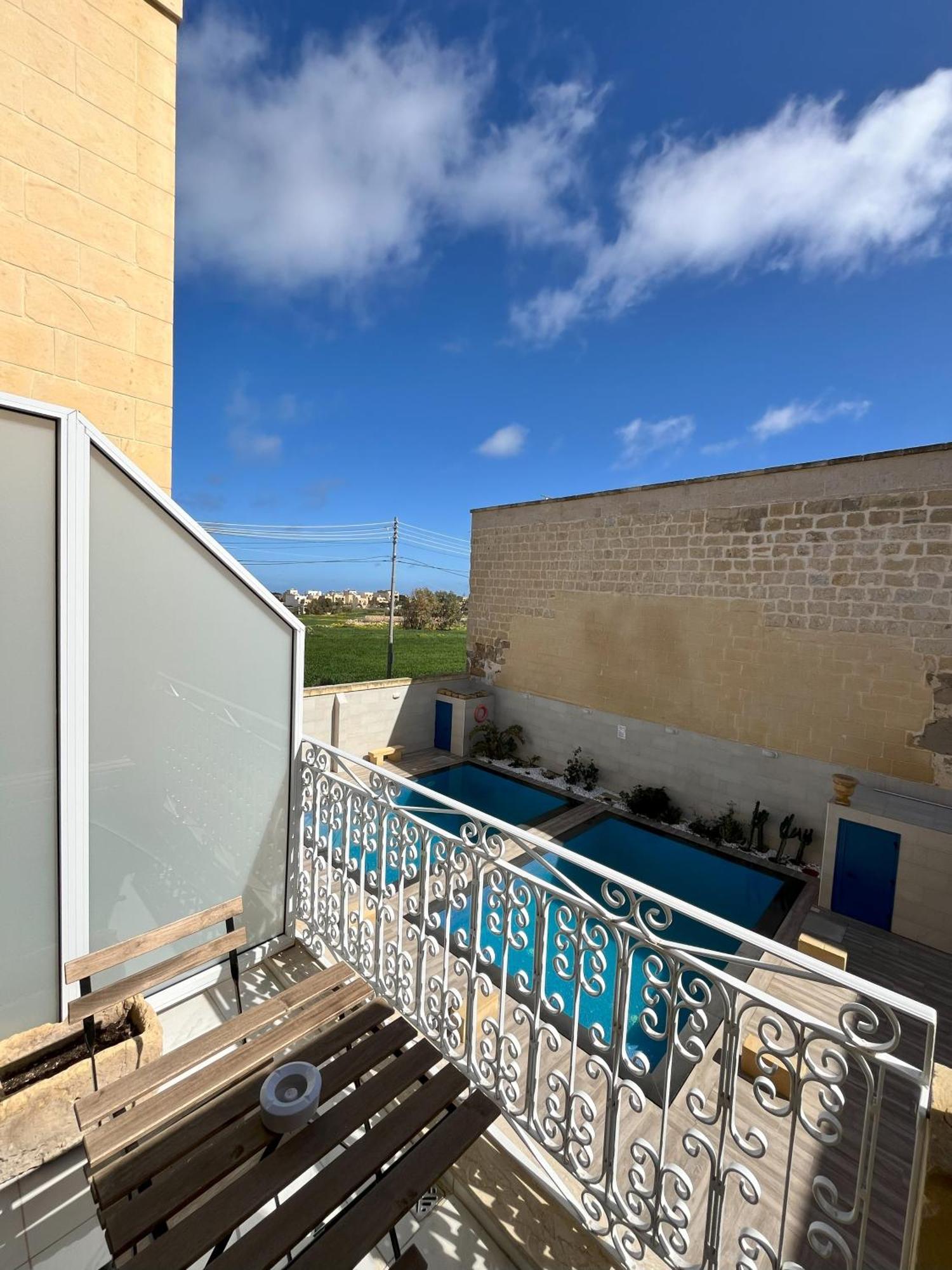 Fiftyfour West Boutique Living Bed and Breakfast Għarb Eksteriør billede