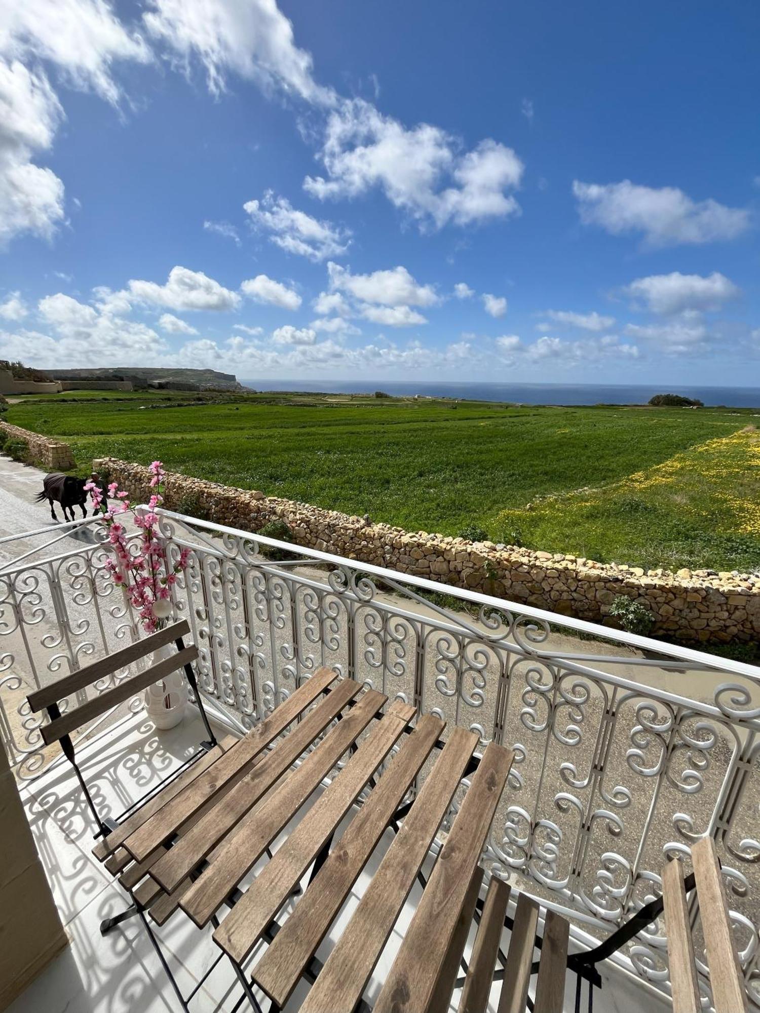 Fiftyfour West Boutique Living Bed and Breakfast Għarb Eksteriør billede